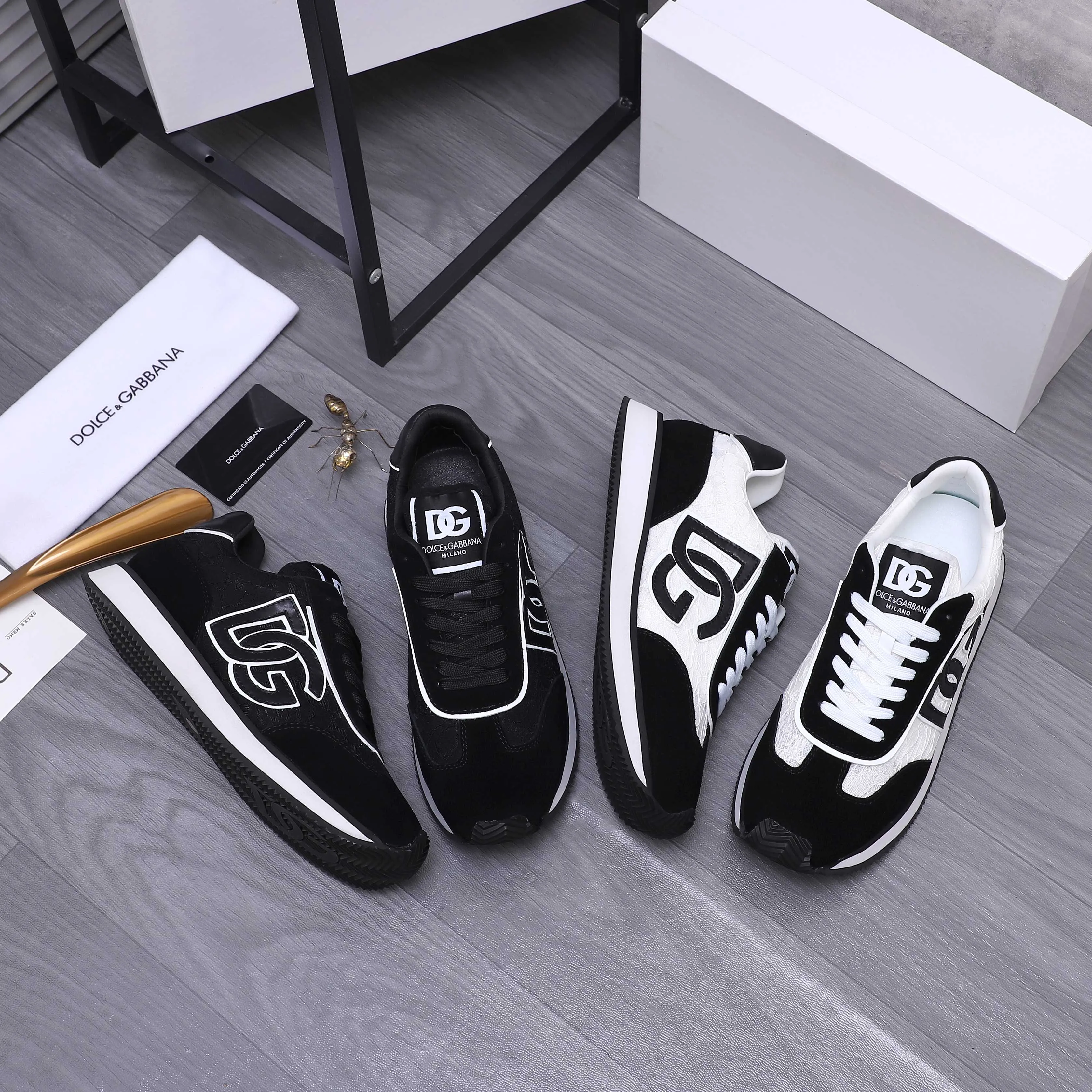 Men's shoes 💰460 Product trademark: DG (Dolce & Gabbana) casual shoes for couples. Regular size: 35-46 (45.46 is custom-made and non-refundable) Product materials: Selected frosted cowhide stitching breathable woven upper, mesh lining, cowhide insole, original outsole